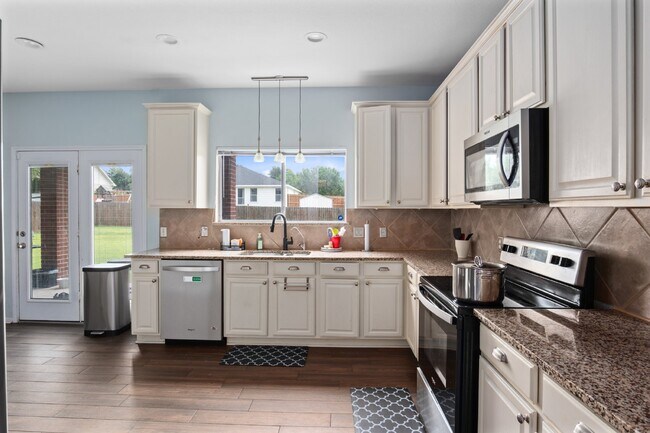 Building Photo - 504 Lakota Ln