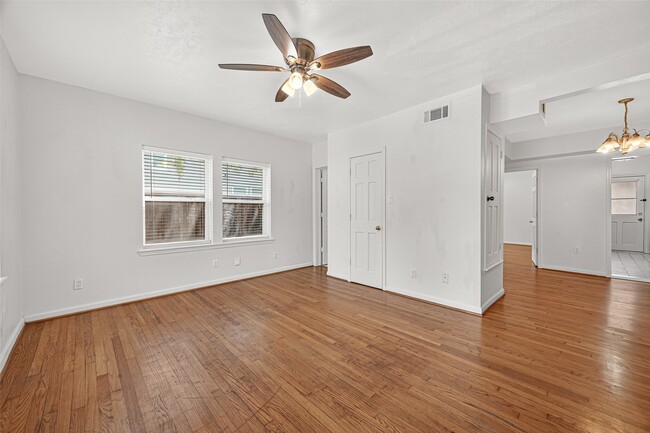 Building Photo - 609 Cortlandt St