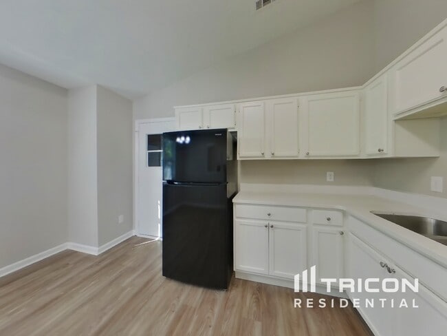 Building Photo - 6617 Flat Rock Dr