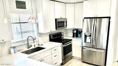 Building Photo - 2 High Point Cir W