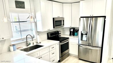 Building Photo - 2 High Point Cir W