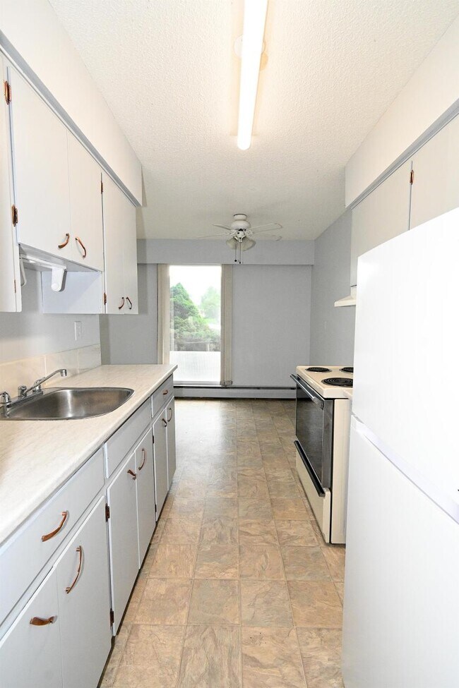 Building Photo - 2 bedroom in Prince George BC V2M 3A2
