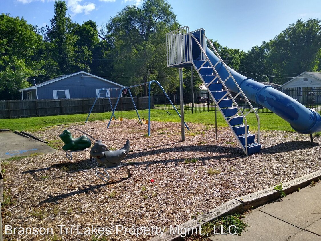 Primary Photo - 865 S Douglas Ave