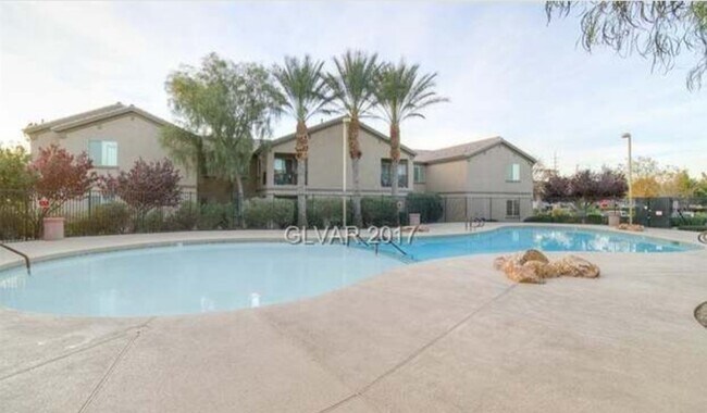 Complex pool - 6630 Flaminian Ln