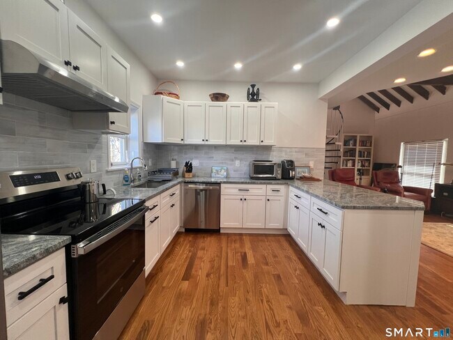 Building Photo - 485 Beechwood Ave