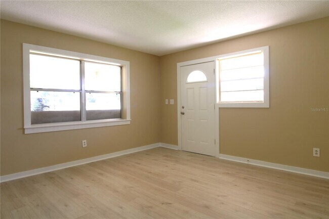 Building Photo - 1388 Whitewood Dr