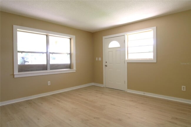 Foto del edificio - 1388 Whitewood Dr