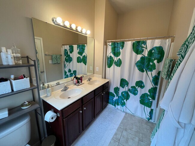 Foto del edificio - Lease-Takeover with Option for 12-month renewal!