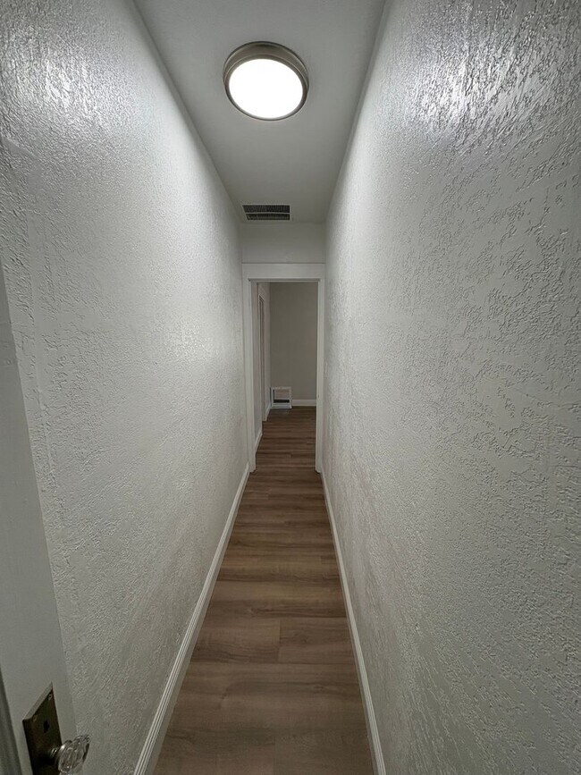 Foto del edificio - Spacious Tulare home Available Now!