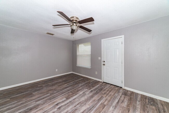 Foto del edificio - 3-BEDROOM GOVERNMENT HILL DUPLEX