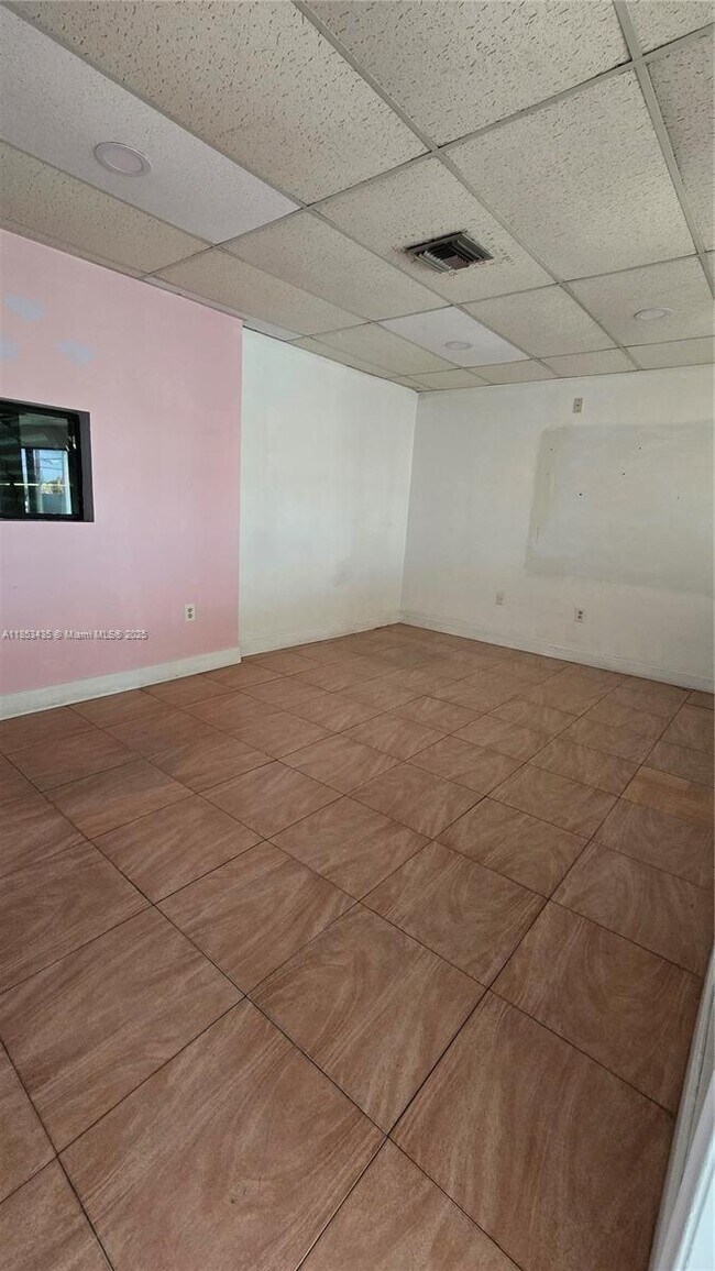 Foto del edificio - 3396 NW S River Dr