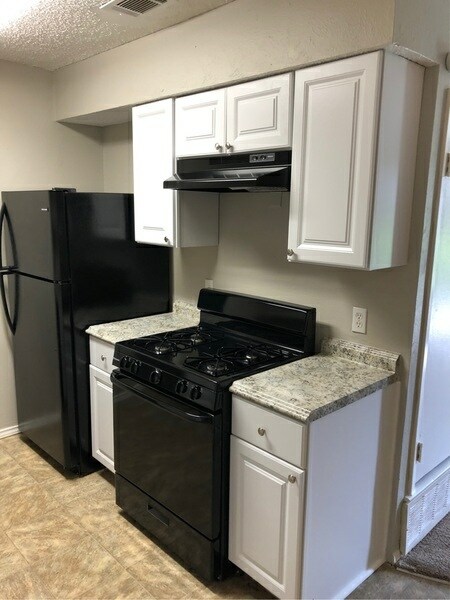 Kitchen-New Appliances - 300 N Wells Ave