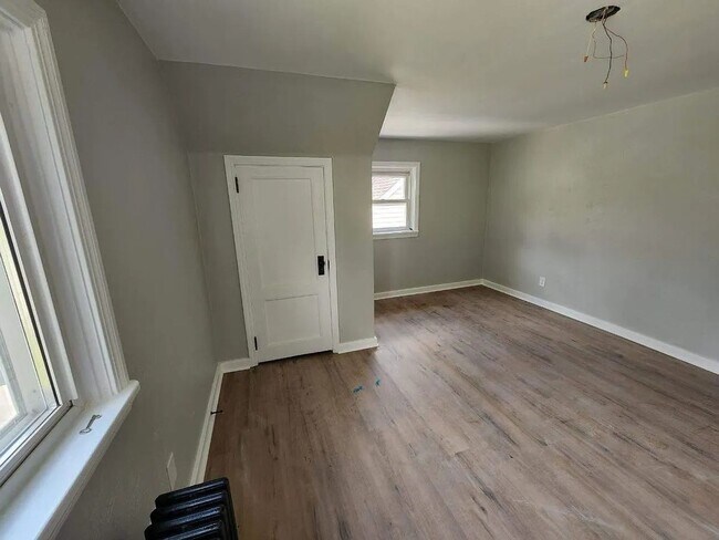 Foto del edificio - 3915-3917 Mount Troy