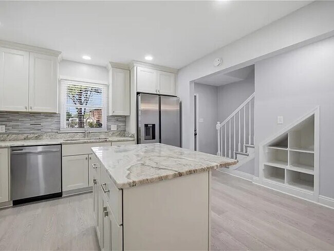 Foto del edificio - 712 White Hall Ln