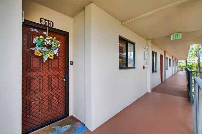 Building Photo - 5250 Las Verdes Cir