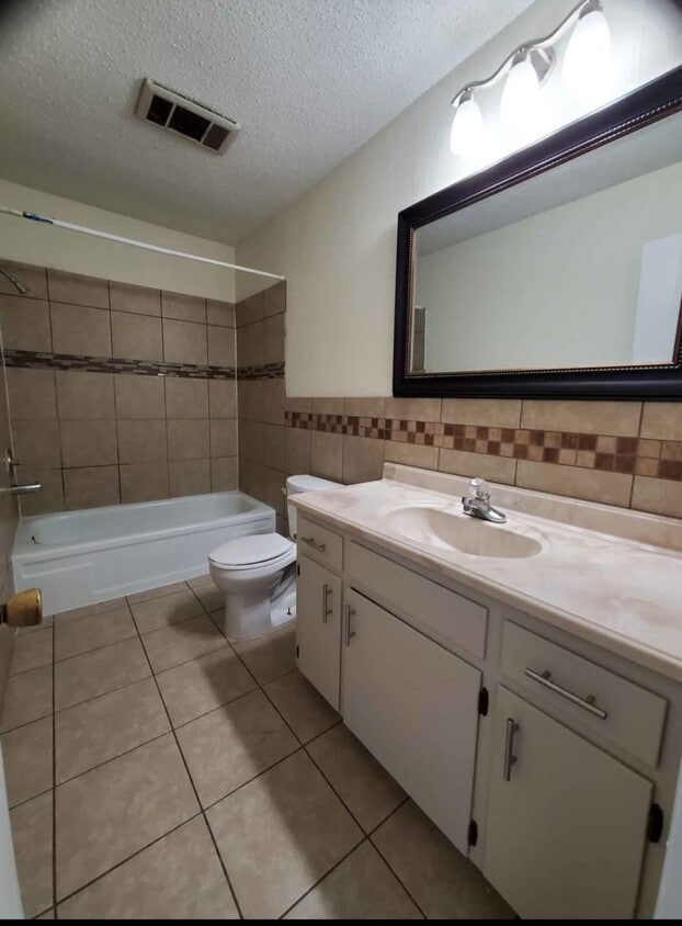 Primary Photo - 7455 Calder Ave