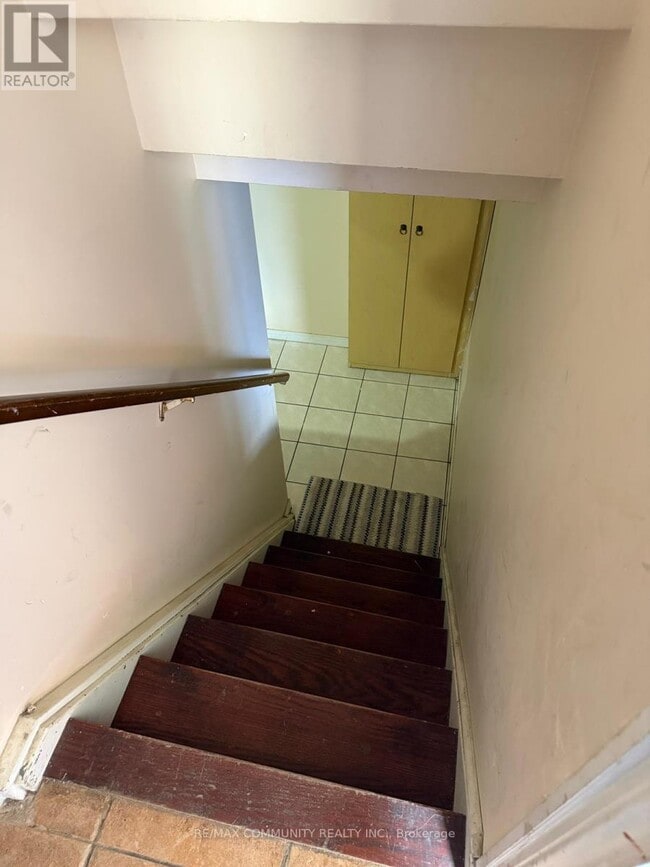 Building Photo - 52 Grassington Crescent