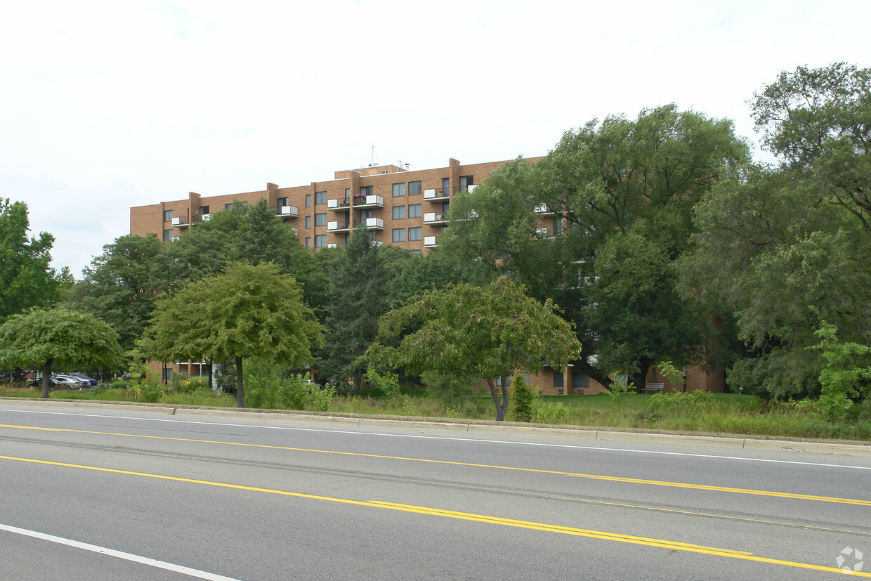 Building Photo - Crosstown Parkway