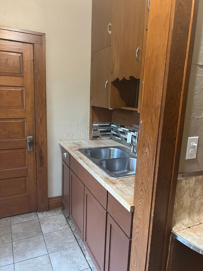 Building Photo - Cozy 3 bedroom house in Central Sioux Falls