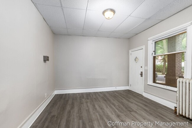 Building Photo - 1545 Queen Ave NE