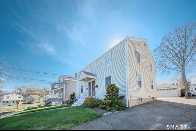 Building Photo - 424 Rockwell Ave
