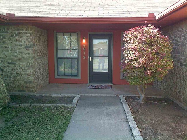 Foto del edificio - 6812 NW Willow Creek Dr