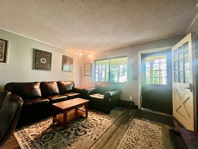 Building Photo - Beautifully updated condo in Winter Park