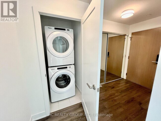 Photo du bâtiment - 575-1575 Bloor St E