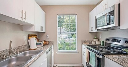 Building Photo - Enclave 425