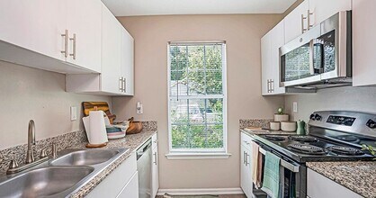 Building Photo - Enclave 425