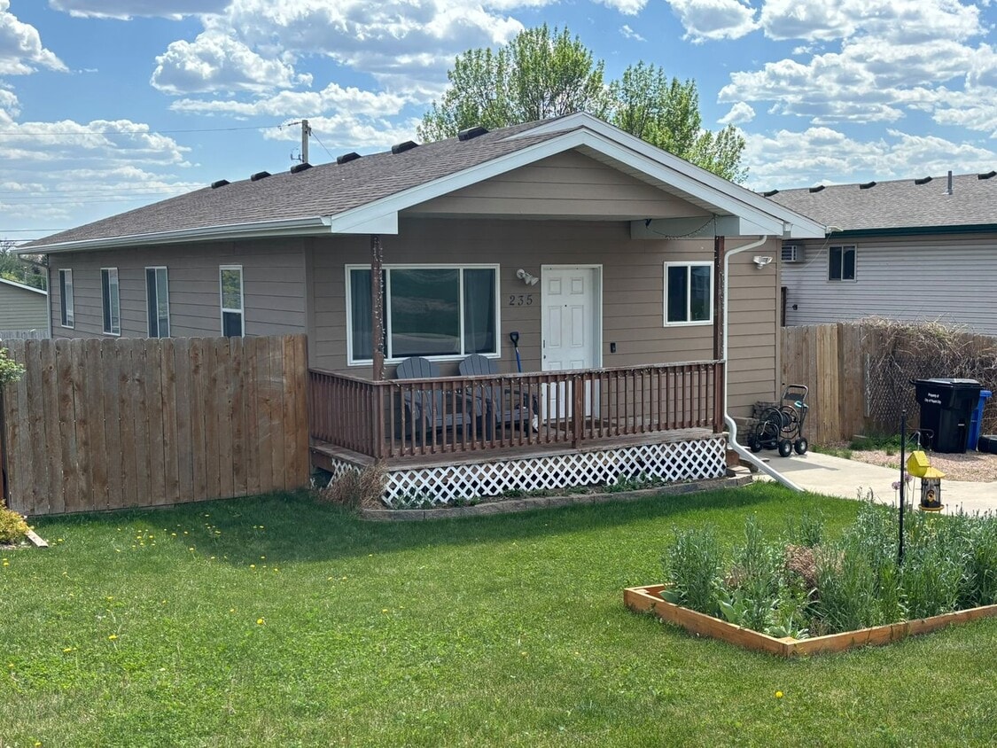Primary Photo - 4 BED | 1 BATH | SINGLE-FAMILY | NORTH | F...