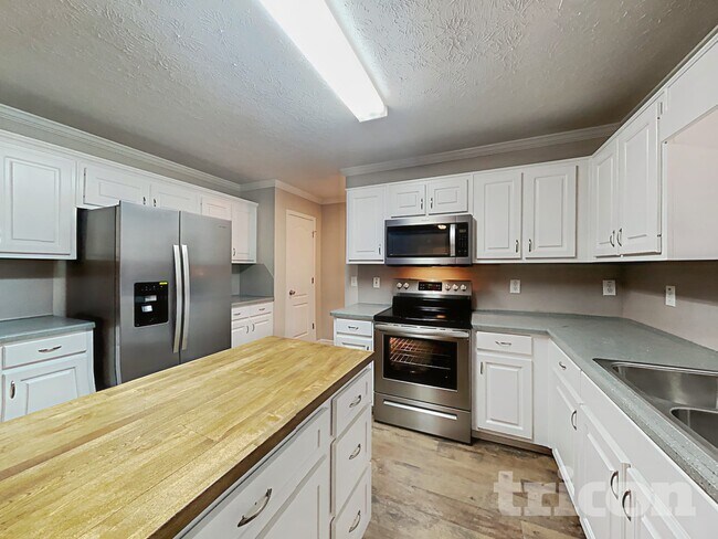 Foto del edificio - 204 Cobblestone Ln