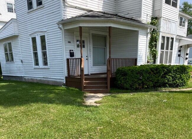 Front entrance and porch - 502 E Broadway St