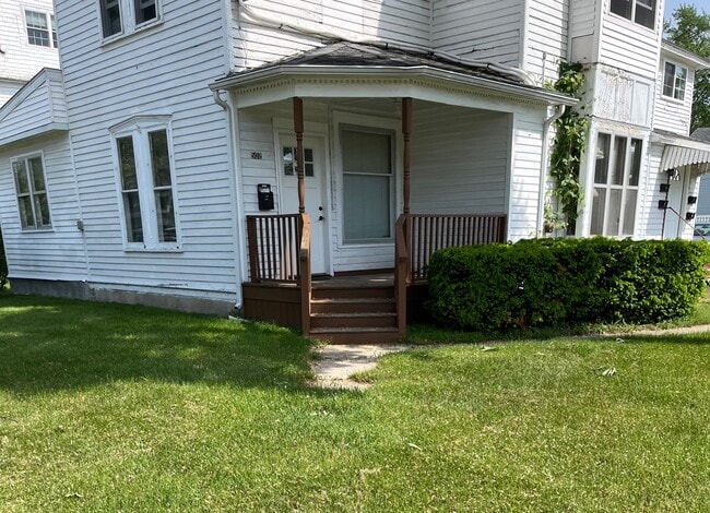Front entrance and porch - 502 E Broadway St
