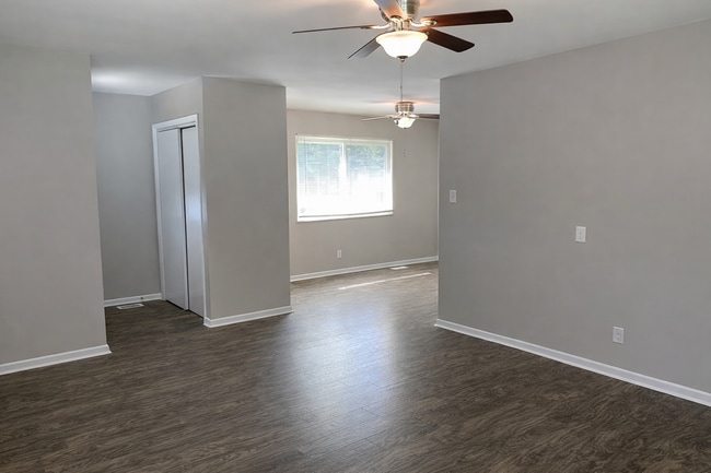 Building Photo - 2656 W 60th St