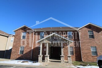 Building Photo - 2905 Vineyard Pkwy
