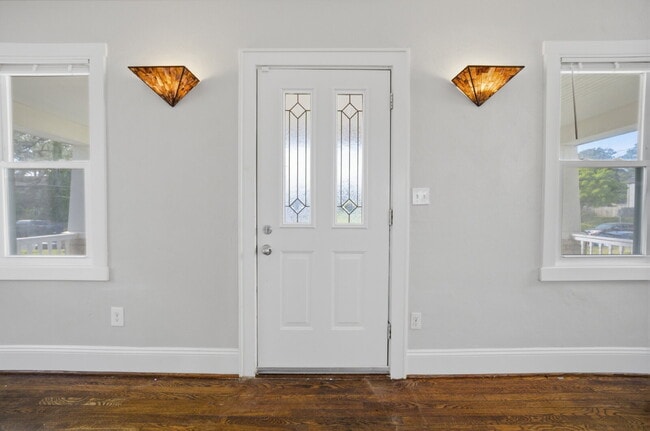 Foto del edificio - GORGEOUS 4 BED, 2.5 BATH HOME FOR RENT IN NORFOLK!