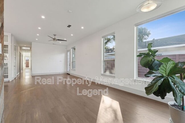 Photo - 1018 S Waverly Dr House