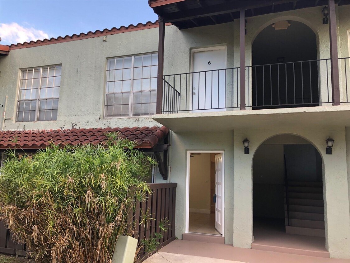 Primary Photo - 10790 N Kendall Dr