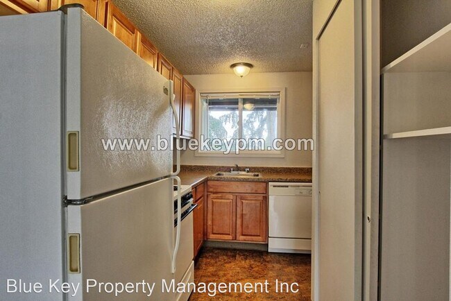 Building Photo - 4119 NE St Johns Rd