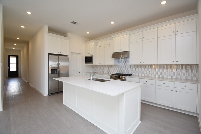 Building Photo - 6303 Golden Seaton Dr