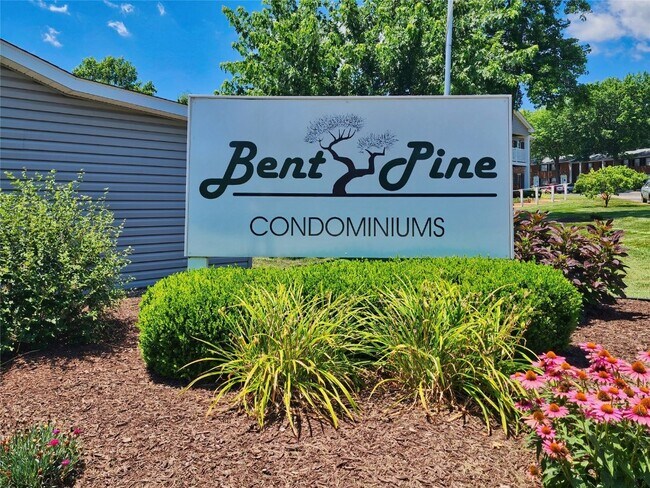Foto del edificio - 9608 Bent Pine Dr