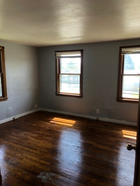 Building Photo - 410 E Parkland Ave