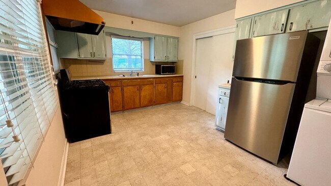 Photo - Old Time Charmer in NW Area! House