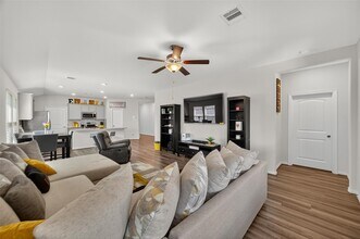 Building Photo - 15950 Boom Dr