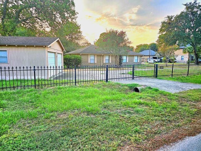 Building Photo - 9303 Cornett Dr