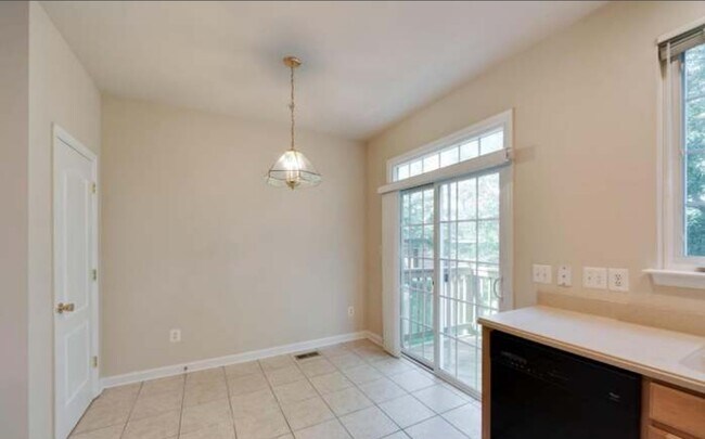 Foto del edificio - 8026 Pennington Dr