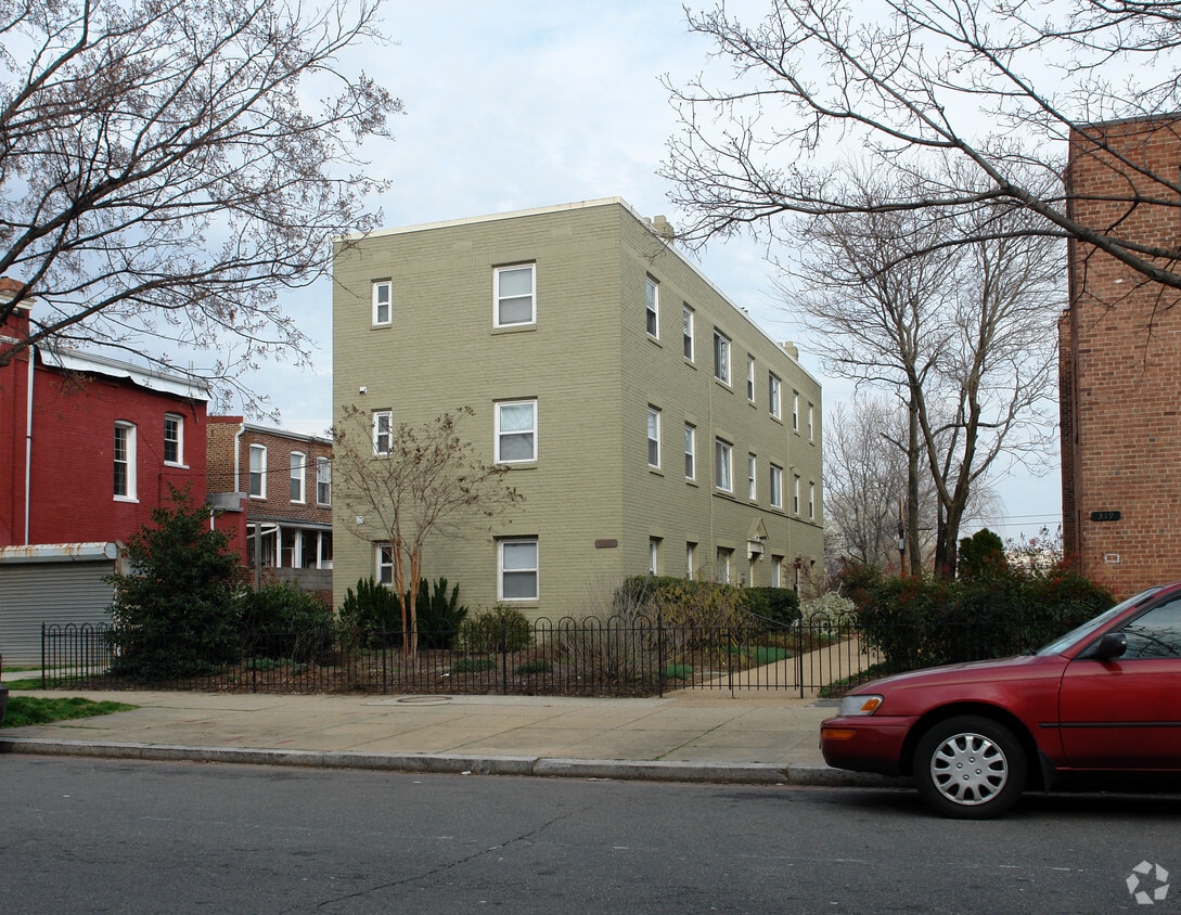 Foto principal - 321 12th St NE