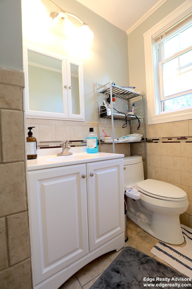 Building Photo - 12 South Crescent Circuit