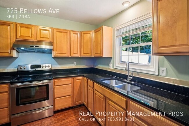 Foto del edificio - 725 Bellows Ave